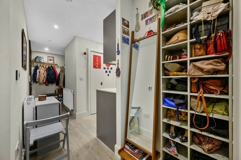 1 Bed Flat, Maclaren House, W14 photo 5