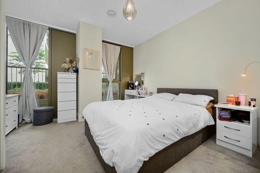 1 Bed Flat, Maclaren House, W14 photo 2