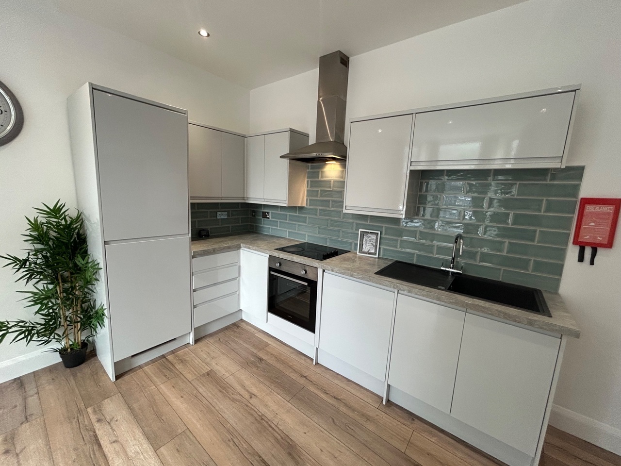 2 Bed Flat, Richmond Road, CF24 photo 2