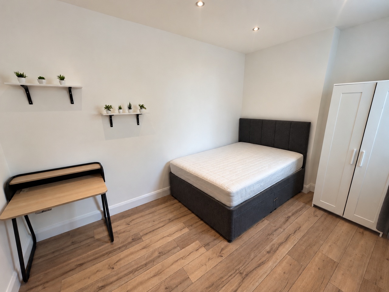 2 Bed Flat, Richmond Road, CF24 photo 4
