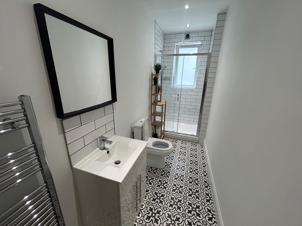 2 Bed Flat, Richmond Road, CF24 photo 5