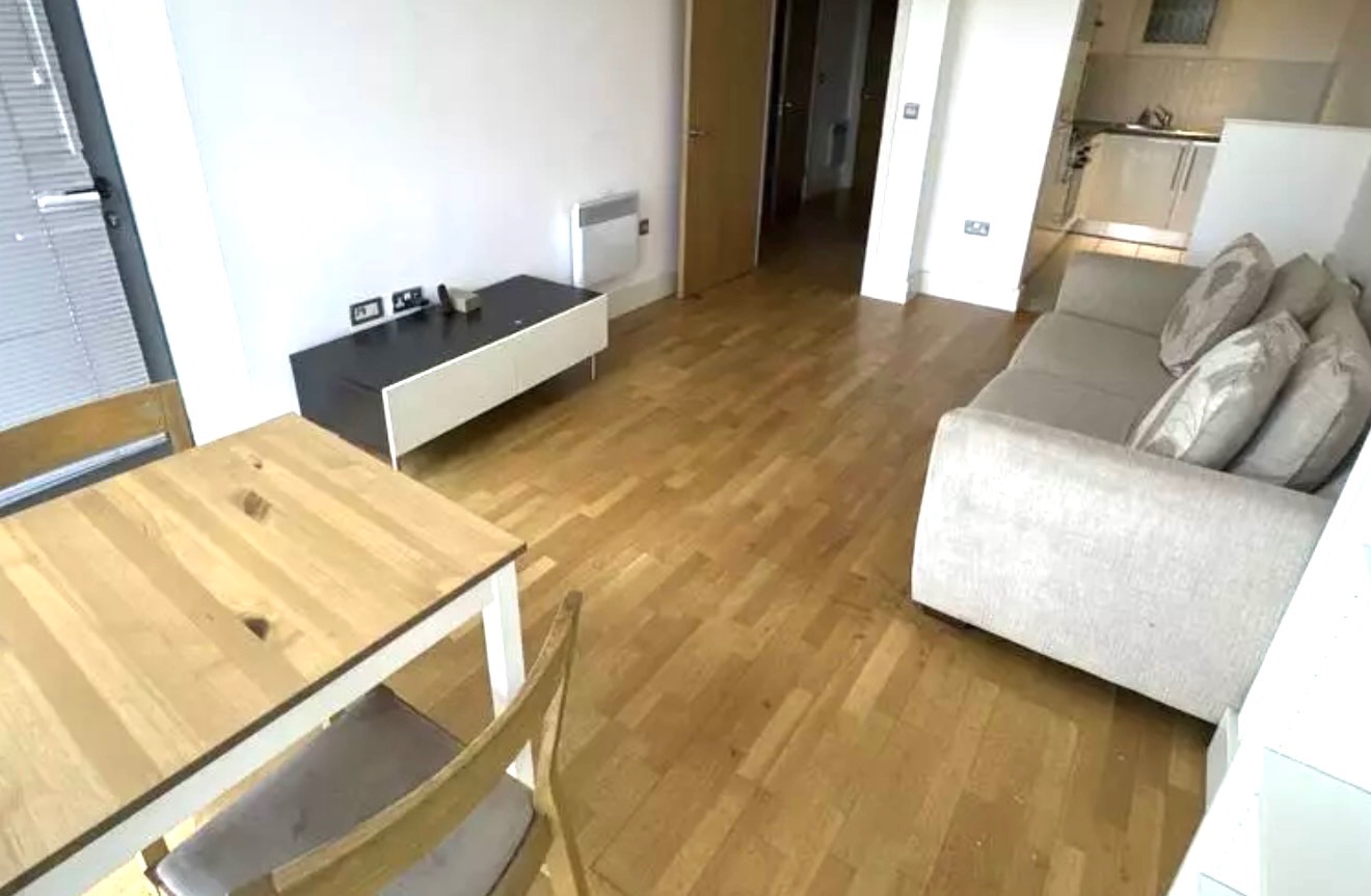 2 Bed Flat, Standish Street, L3 photo 2