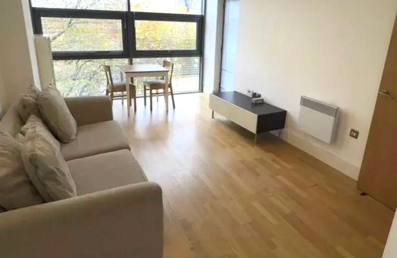 2 Bed Flat, Standish Street, L3 photo 3