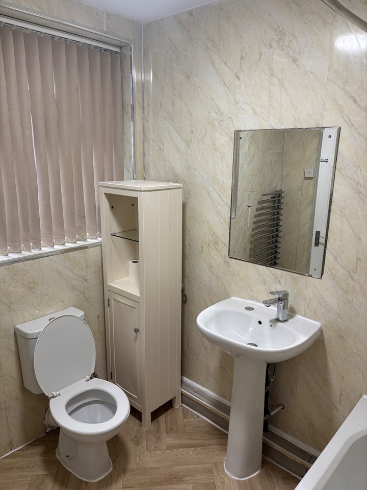 2 Bed Flat, Ash Tree Road, M8 photo 3
