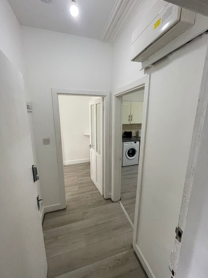 2 Bed Flat, Ash Tree Road, M8 photo 5