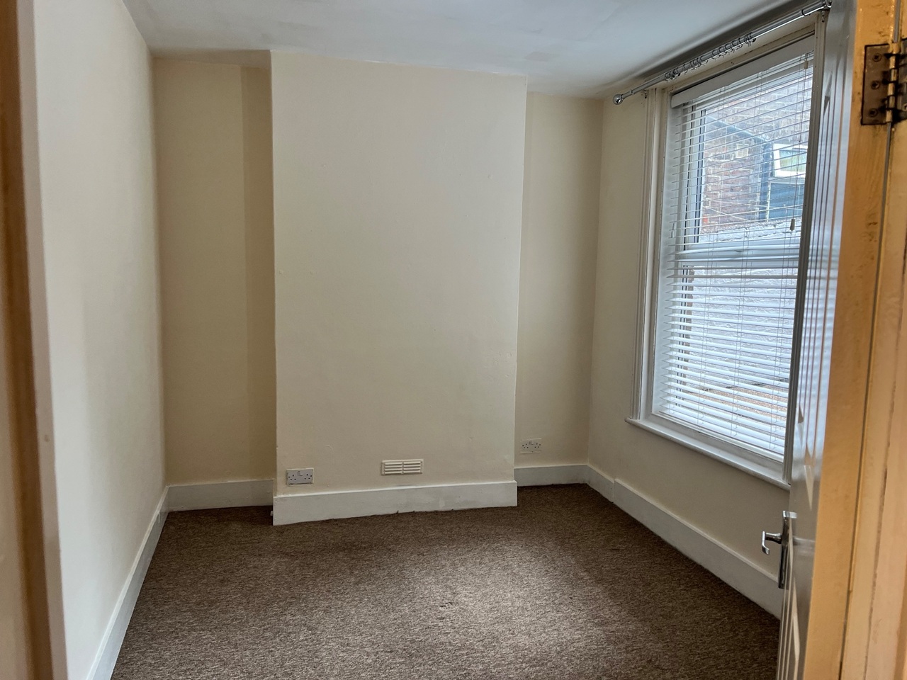 2 Bed Flat, Shanklin Road, BN2 photo 4