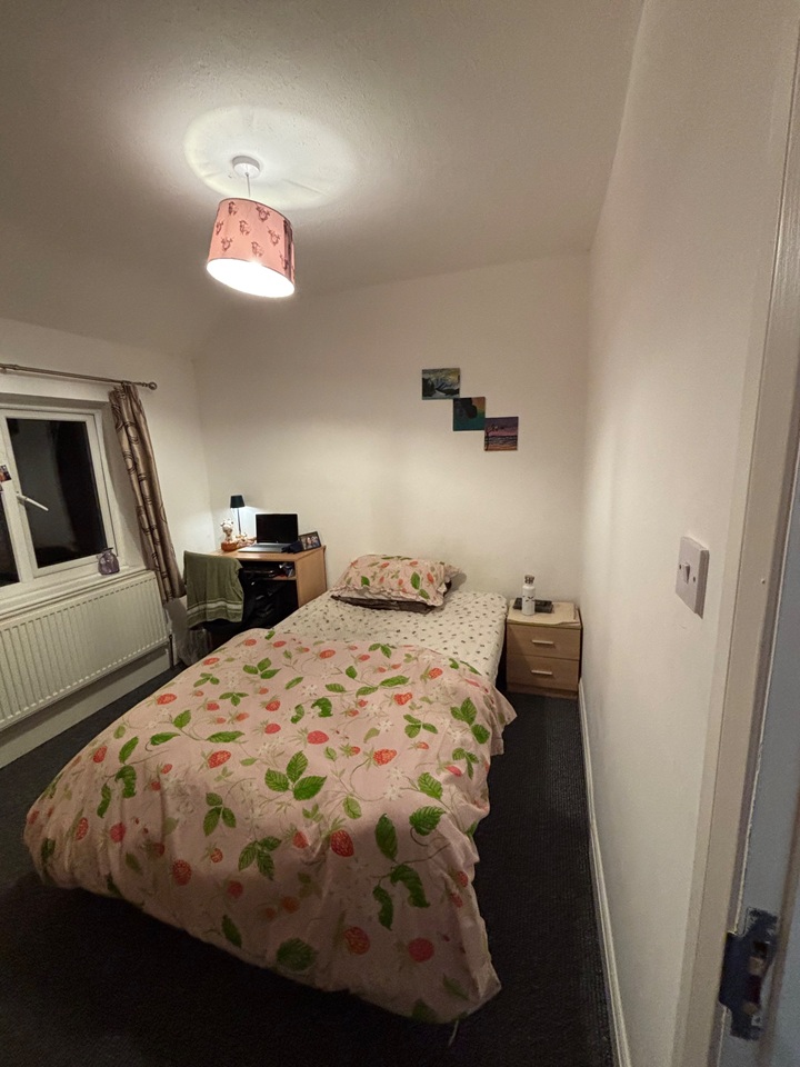 Room in a Shared House, Hollow Way, OX3