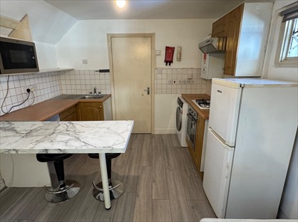 Studio Flat, Trent Gardens, N14