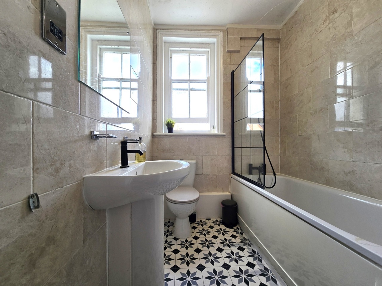 2 Bed Flat, Heber Mansions, W14 photo 5