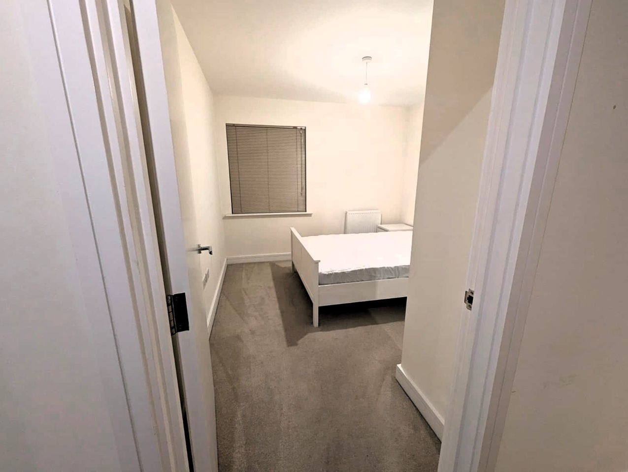 1 Bed Flat, Longships Way, RG2 photo 2