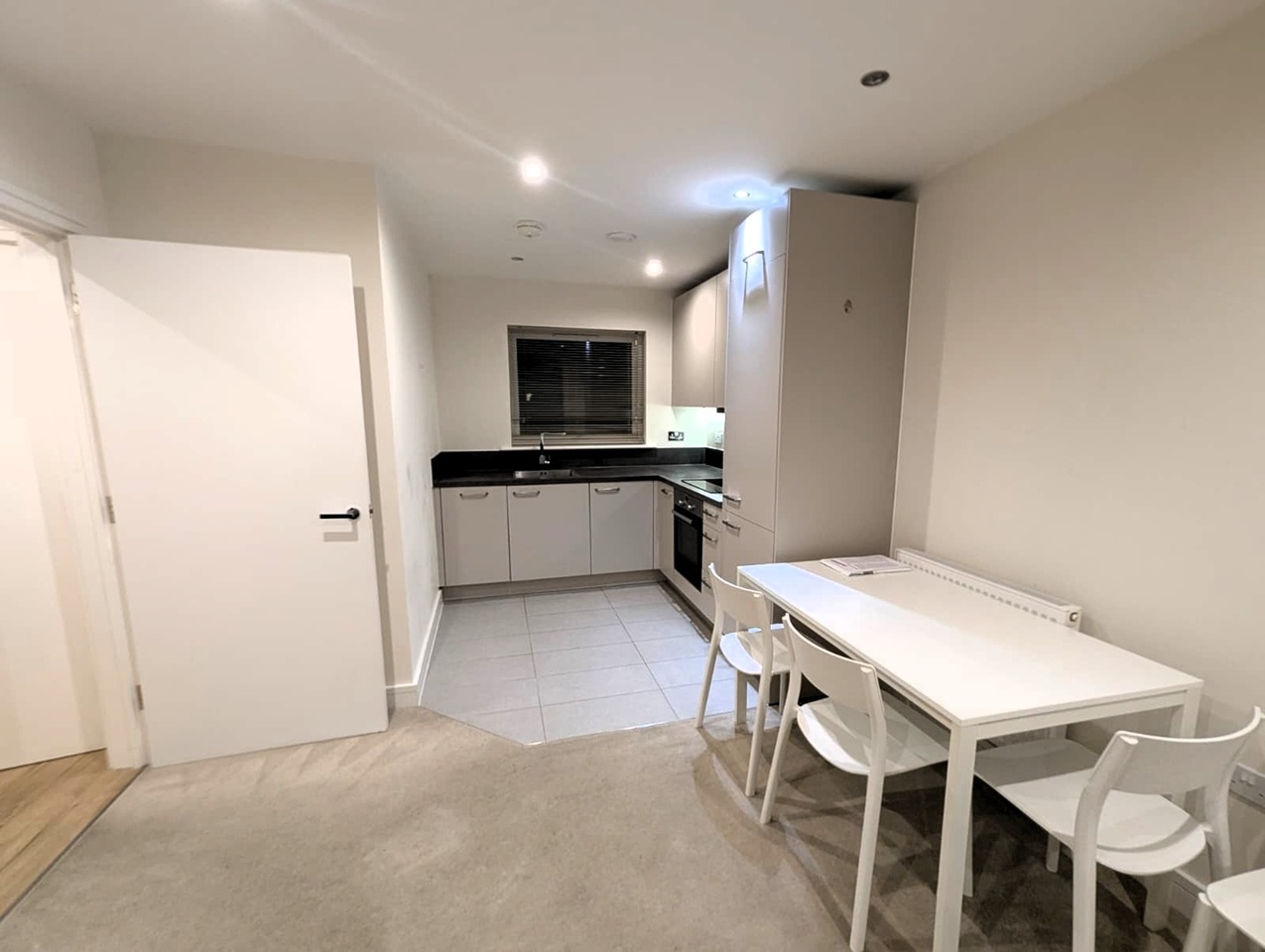 1 Bed Flat, Longships Way, RG2 photo 3