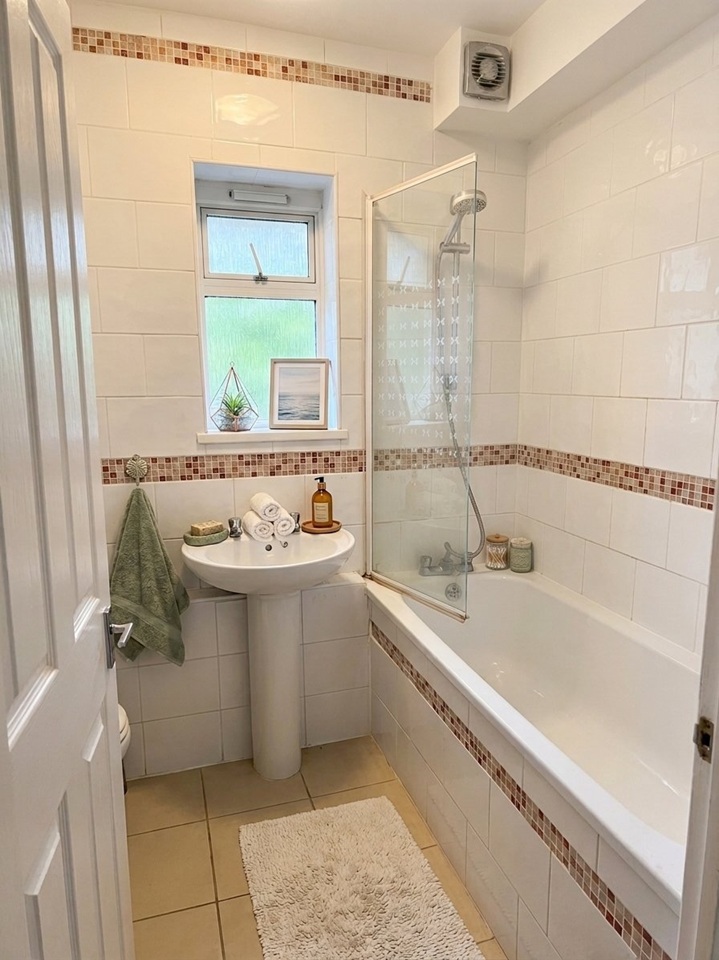 Room in a Shared Flat, Greener House, SW4 photo 4