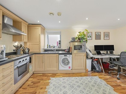 1 Bed Flat, Halcyon Place, SW15