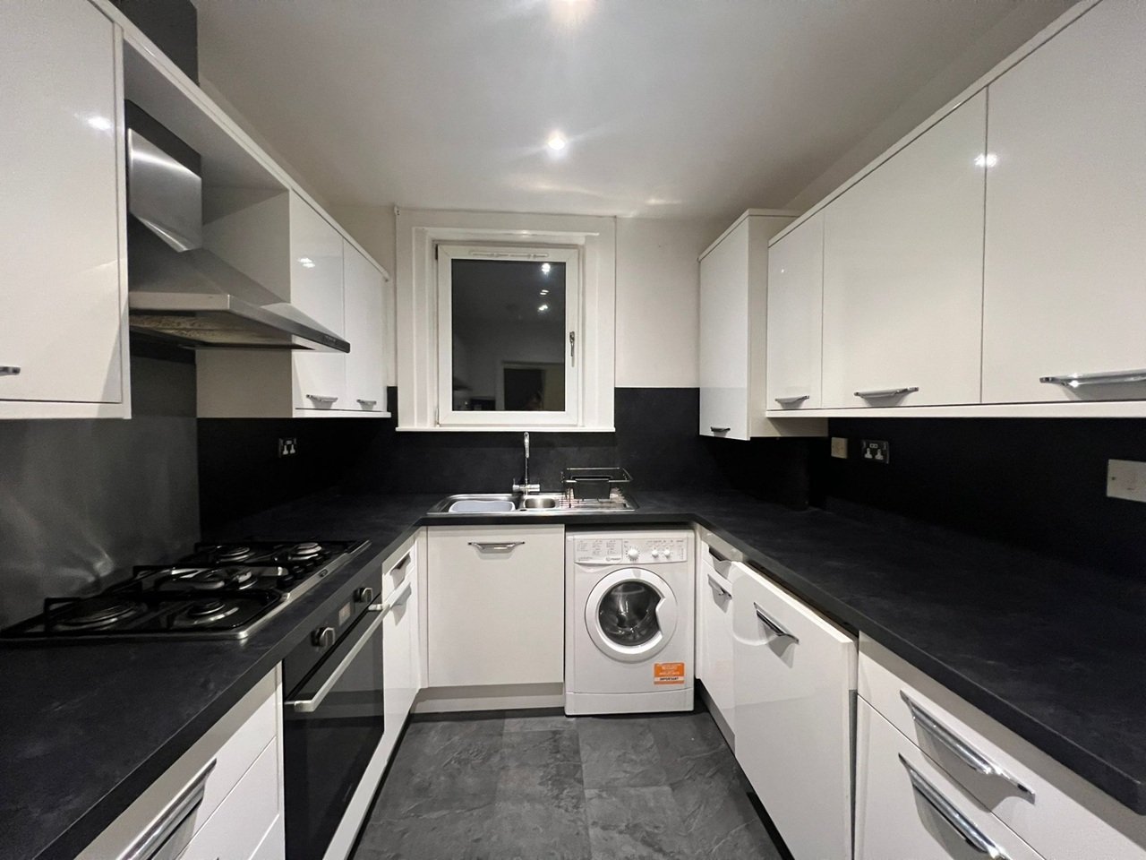 2 Bed Flat, Parkhead Loan, EH11