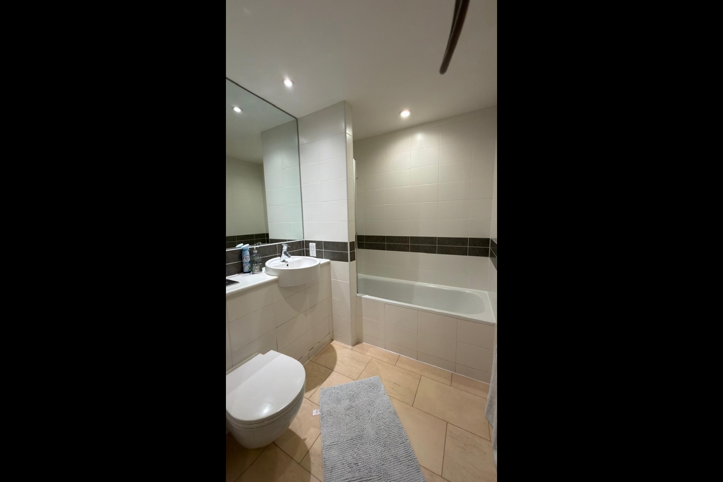 2 Bed Flat, Canal Wharf, B1 photo 4