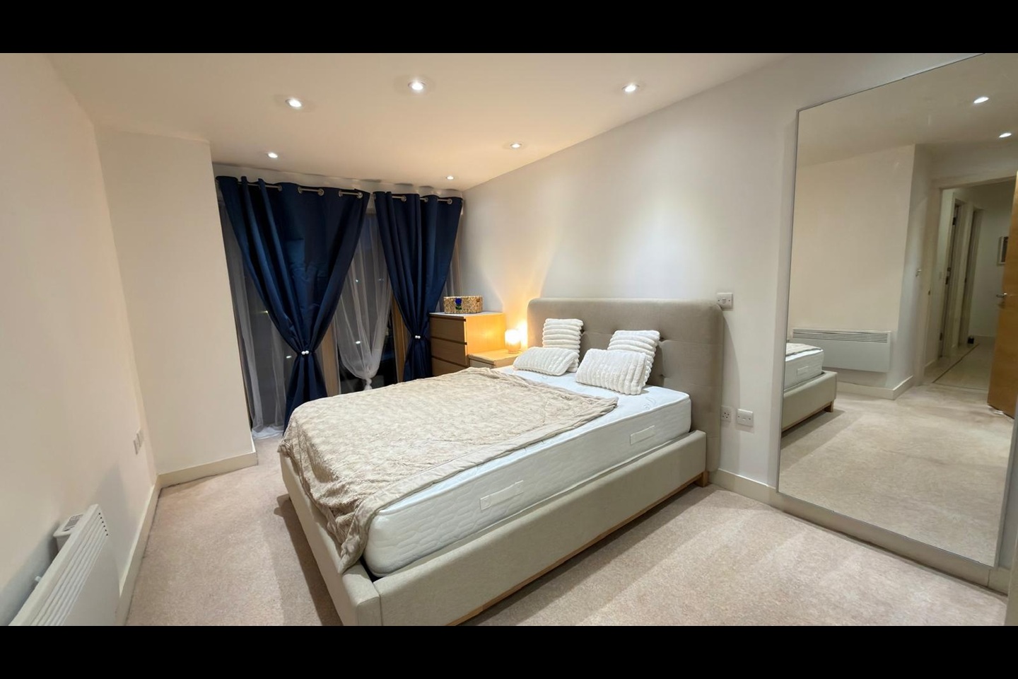 2 Bed Flat, Canal Wharf, B1 photo 5