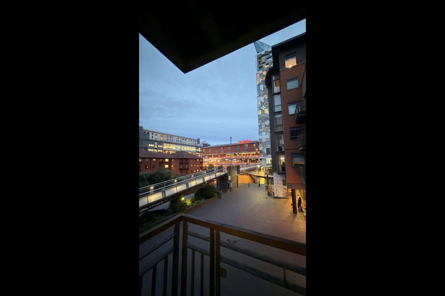 2 Bed Flat, Canal Wharf, B1