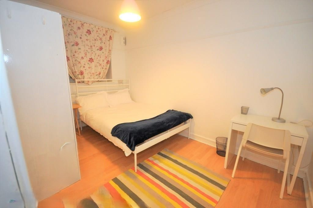 3 Bed Flat, Redman House, EC1N photo 2
