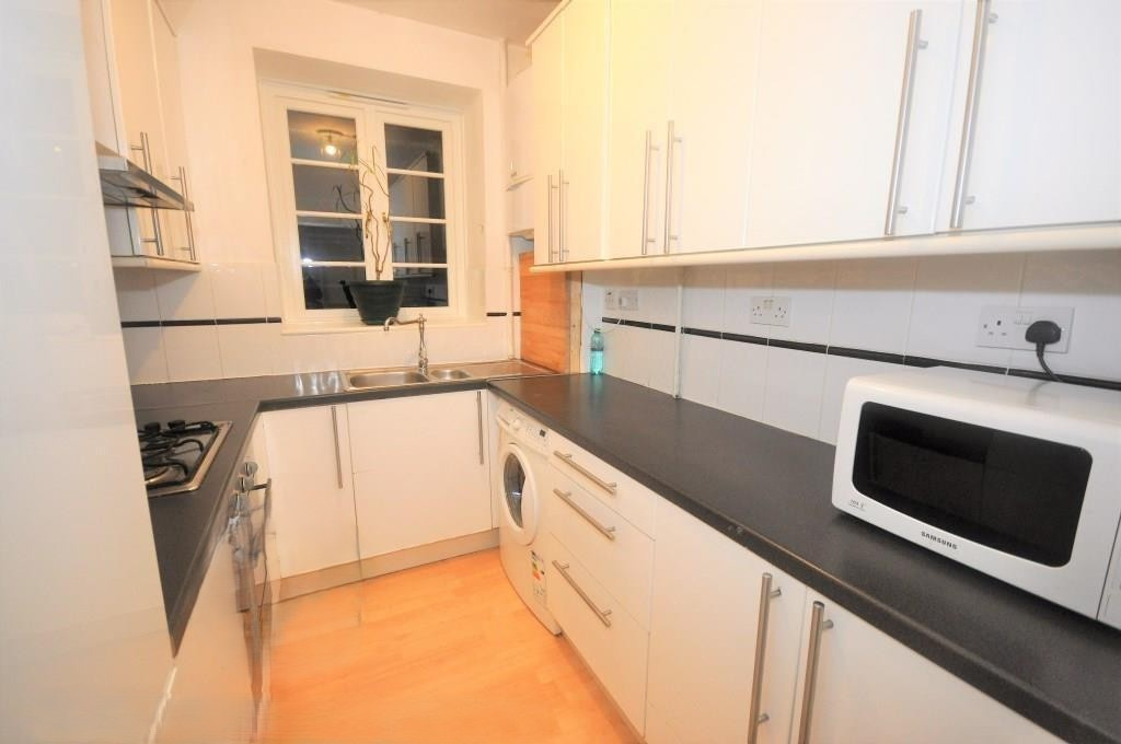 3 Bed Flat, Redman House, EC1N photo 4