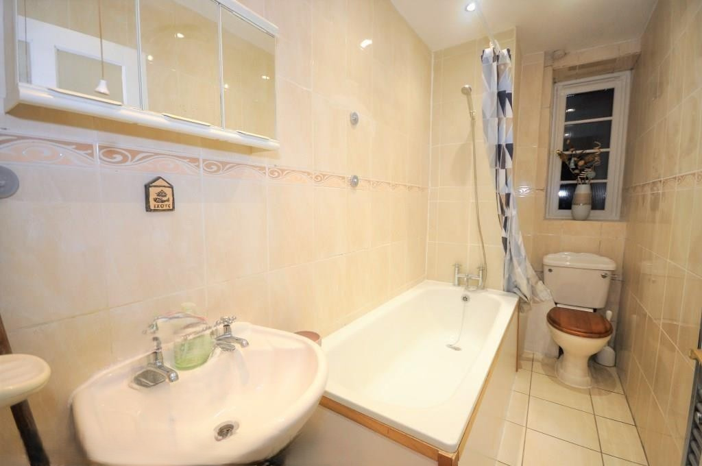 3 Bed Flat, Redman House, EC1N photo 5