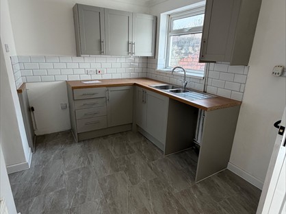 3 Bed Terraced House, High St, CF45