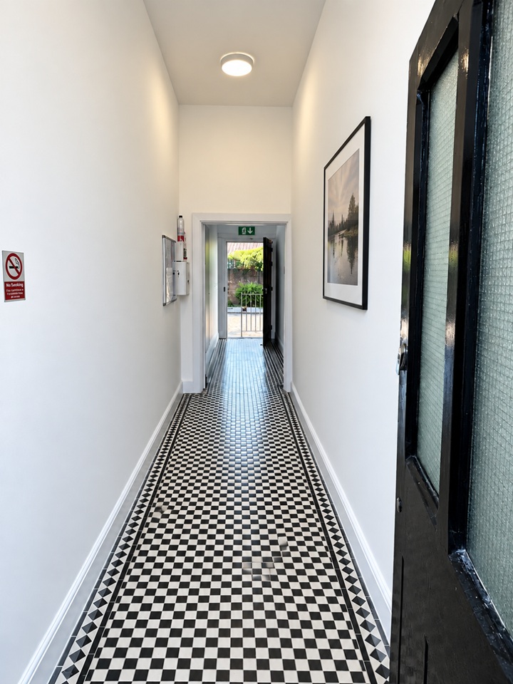 2 Bed Flat, Flint St, SE17 photo 2