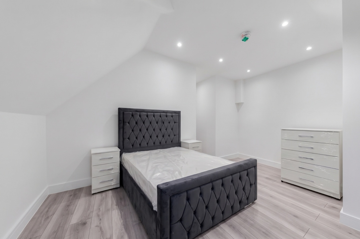 3 Bed Flat, Amhurst Road, E8 photo 2