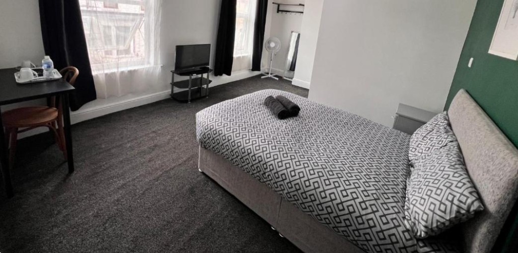 5 Bed Terraced House, Coningsby Road, L4