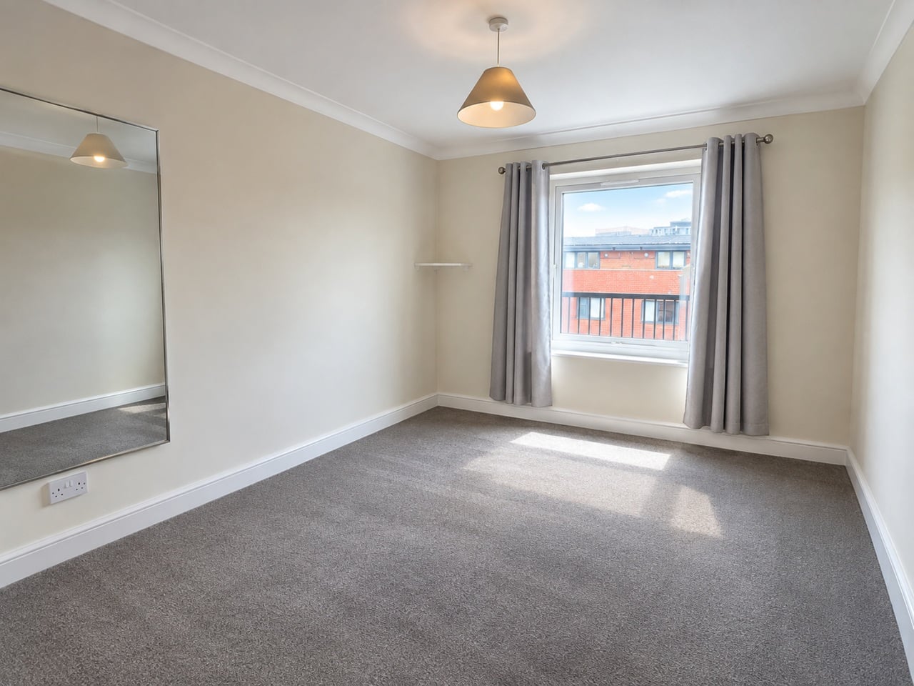 3 Bed Flat, Cowdenbeath Path, N1