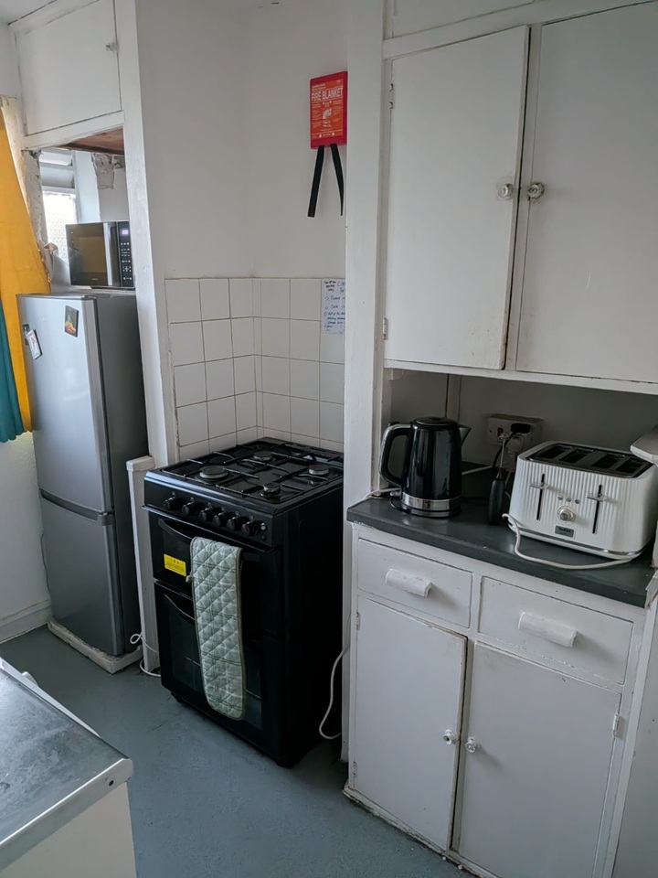 Room in a Shared Flat, White House, SW4 photo 4
