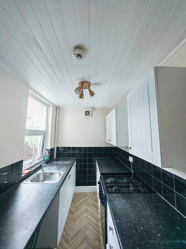 2 Bed Terraced House, Derby, DE22 photo 3
