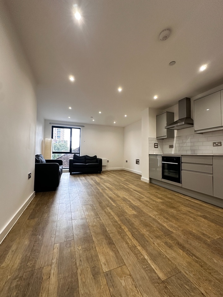 2 Bed Flat, Cleworth St, M15 photo 4