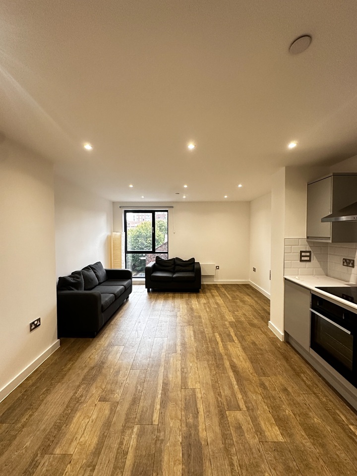 2 Bed Flat, Cleworth St, M15 photo 5
