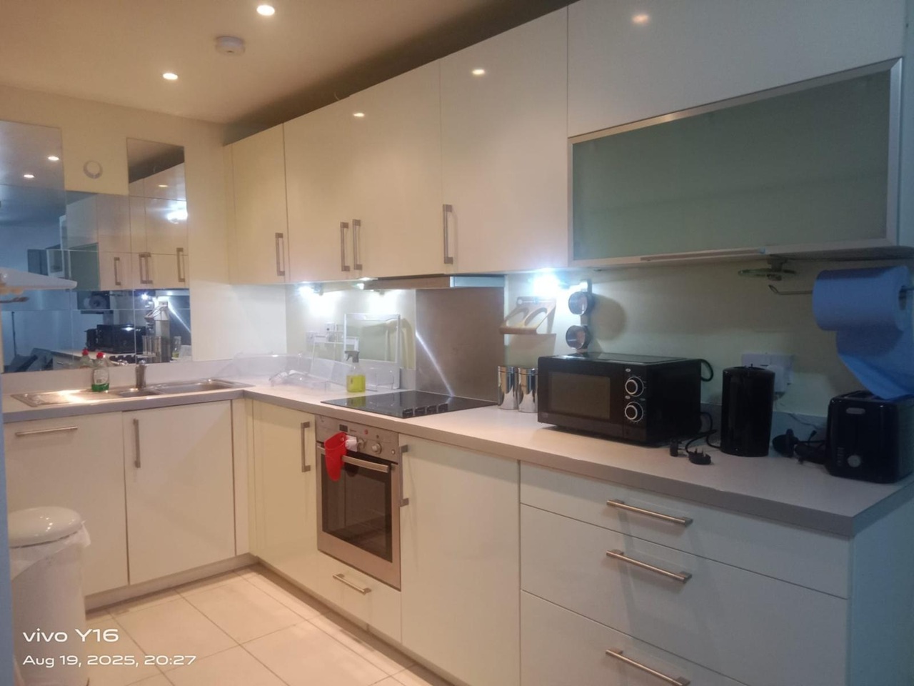 2 Bed Flat, Meadowside Quey Walk, G11 photo 4