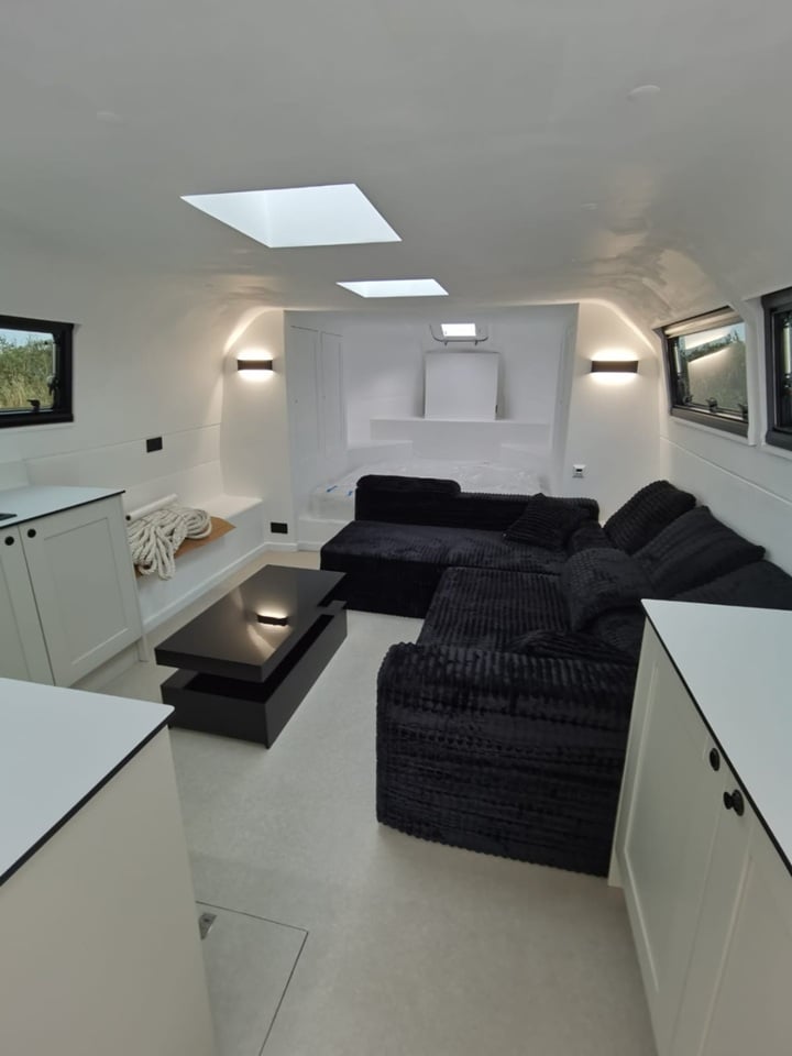 1 Bed House Boat, Rope St, SE16