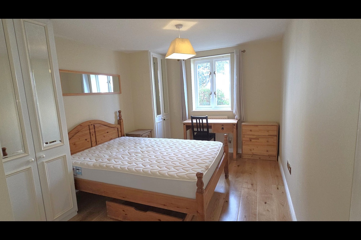 2 Bed Flat, Rotherhithe St, SE16 photo 3
