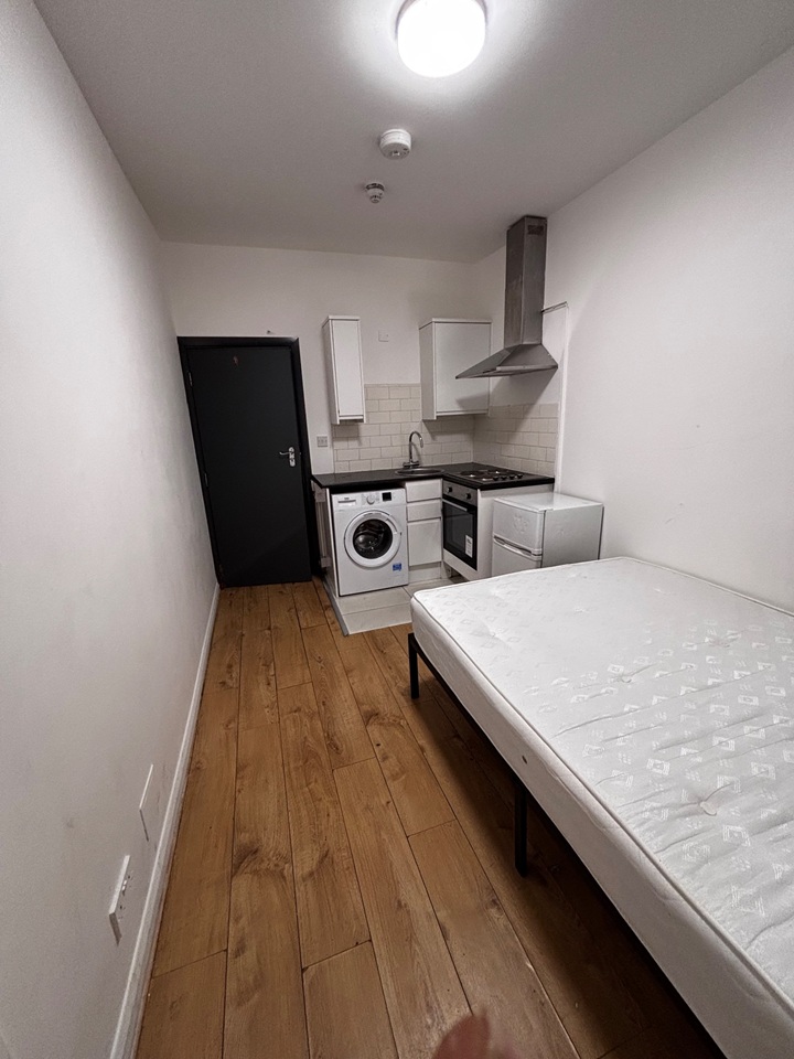 Studio Flat, Malvern Road, NW6