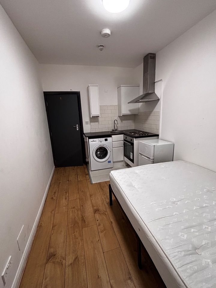 Studio Flat, Malvern Road, NW6 photo 2