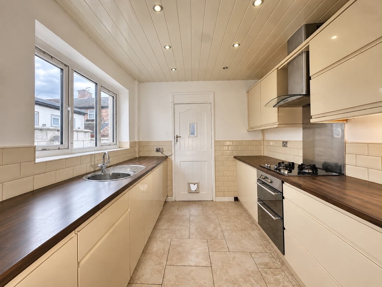 3 Bed Terraced House, David St, L8 photo 3