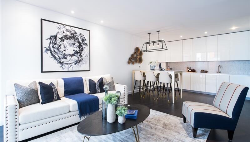 3 Bed Flat, Charles Clowes Walk, SW11 photo 2
