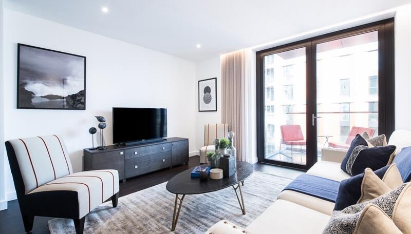 3 Bed Flat, Charles Clowes Walk, SW11 photo 3