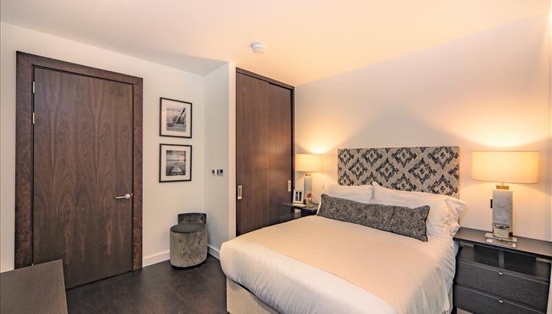 3 Bed Flat, Charles Clowes Walk, SW11 photo 5
