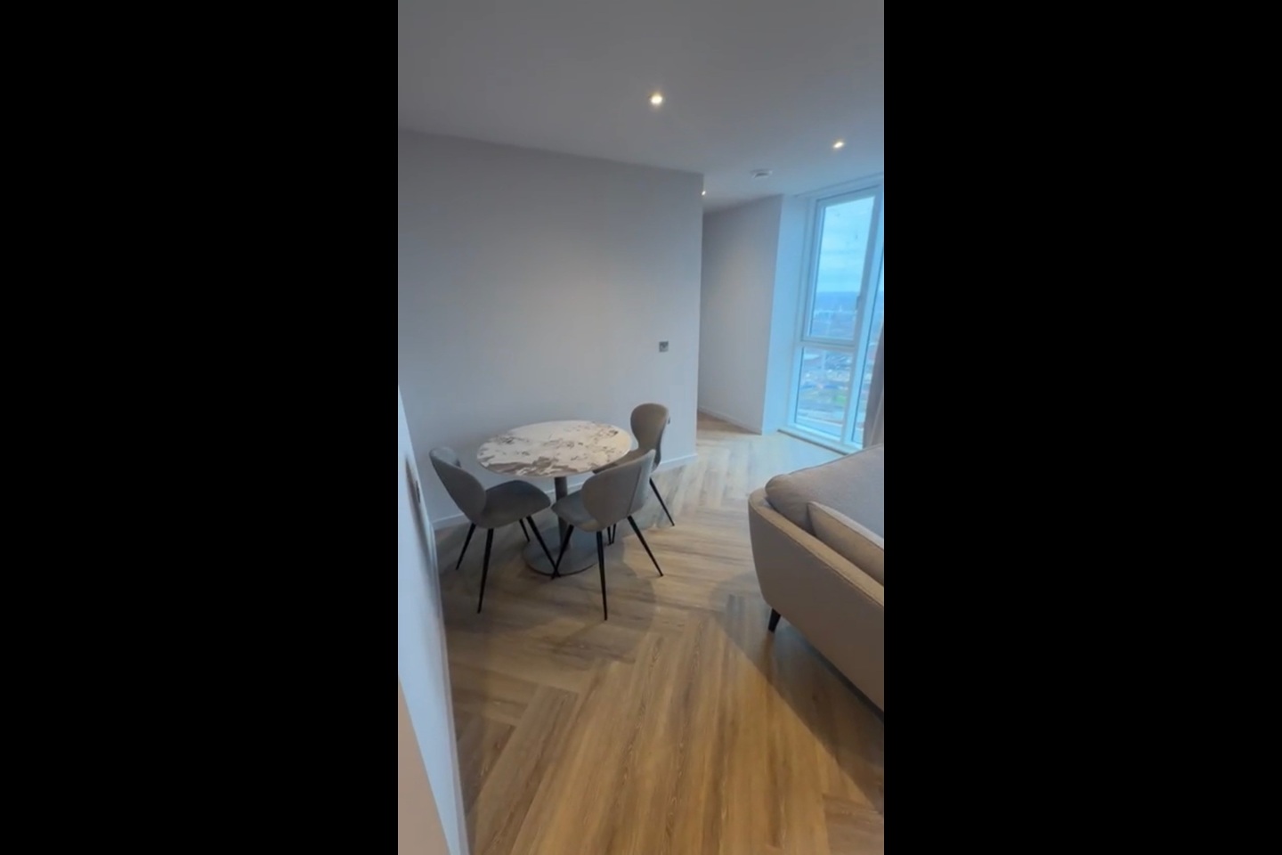 1 Bed Flat, Heyrod St, M1 photo 3