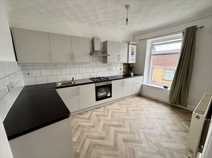 2 Bed Flat, Market St, NP22