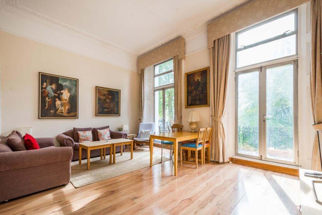 1 Bed Flat, St. Stephens Gardens, W2 photo 2