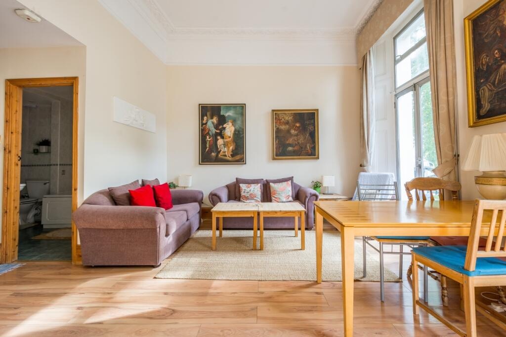 1 Bed Flat, St. Stephens Gardens, W2 photo 5