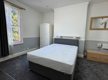 Bedsit, Balby Road, DN4