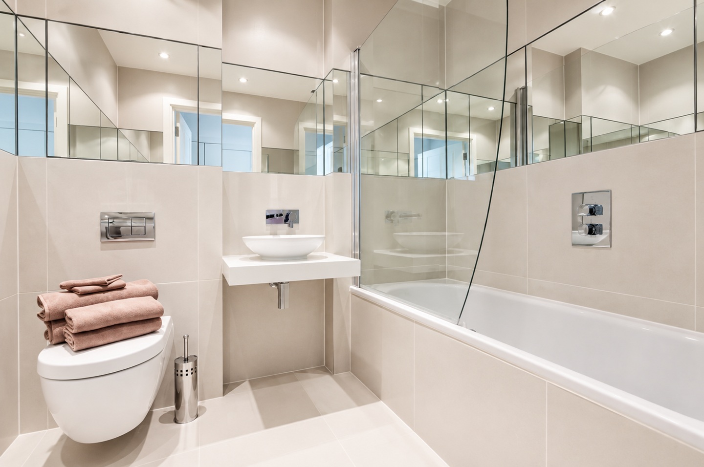 1 Bed Flat, Central St, EC1V photo 3