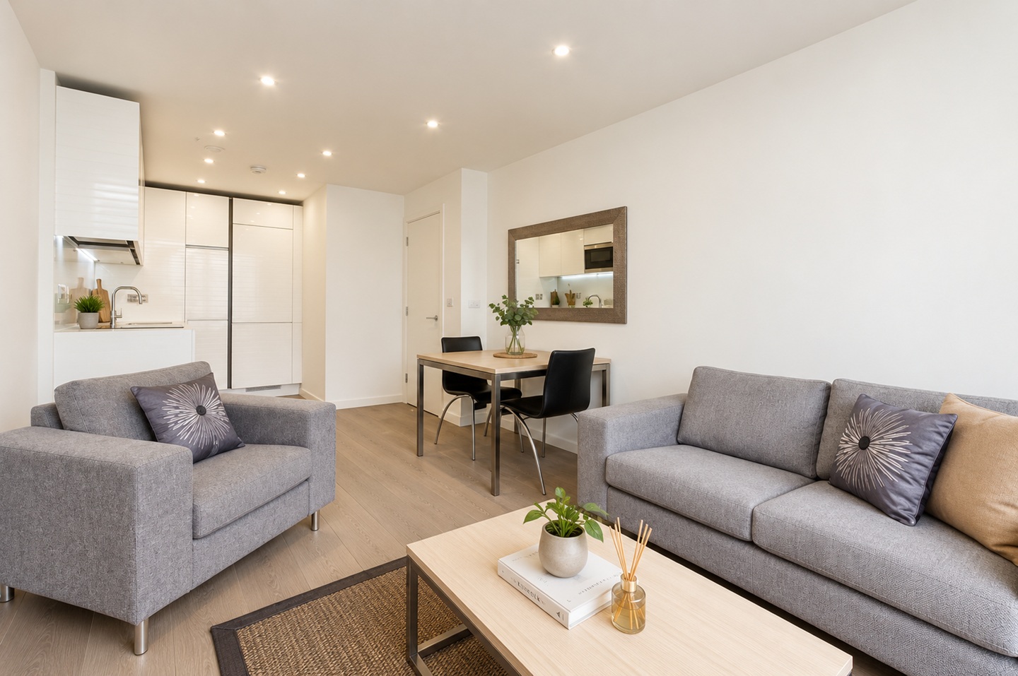 1 Bed Flat, Central St, EC1V photo 4