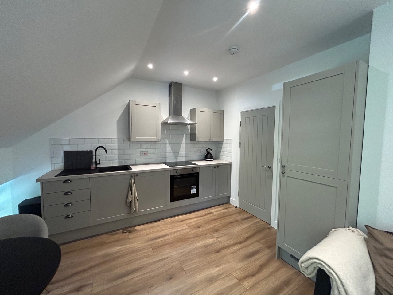 1 Bed Flat, Ninian Road, CF23 photo 2
